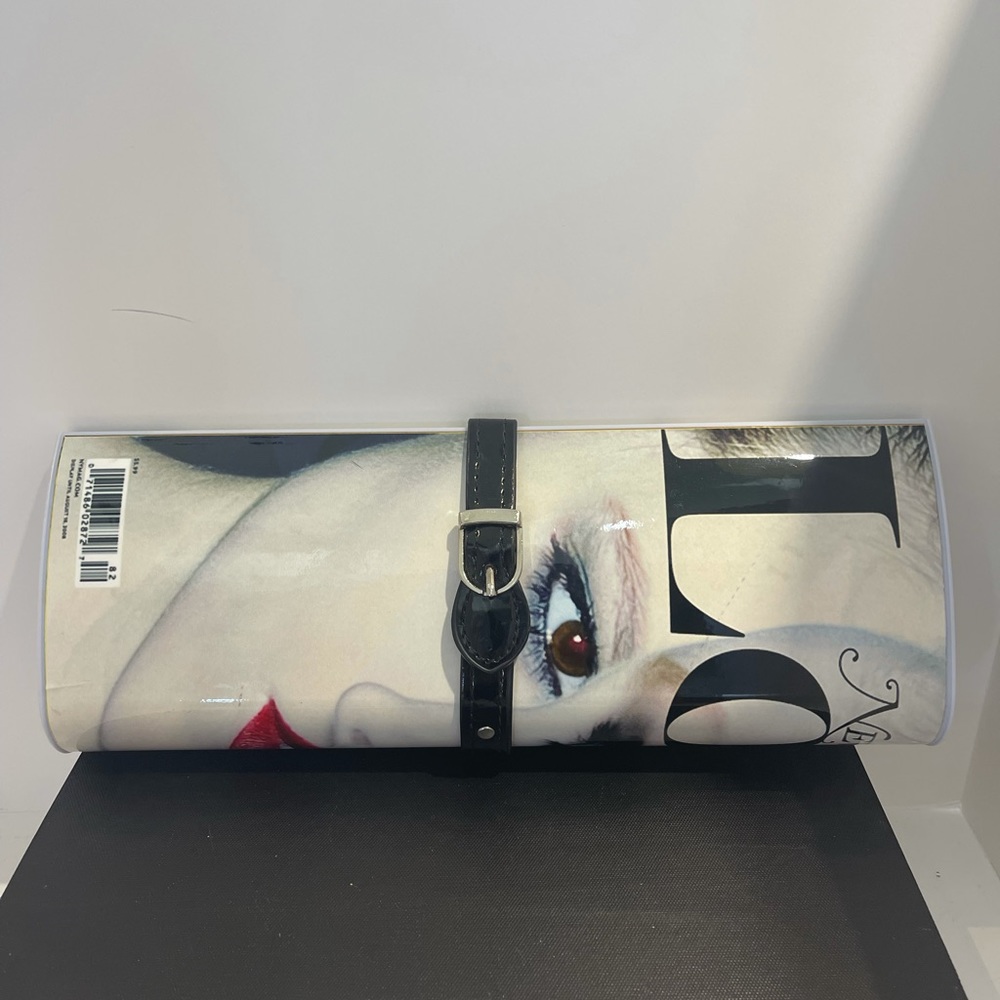 Magazine clutch purse